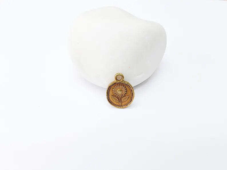 4 Sunflower Flower Charm, Double Sided Botanic Organic Shape Bracelet Charm, Nature Earring, Floral Tag, Antique Bronze Plated 16x13mm G37309