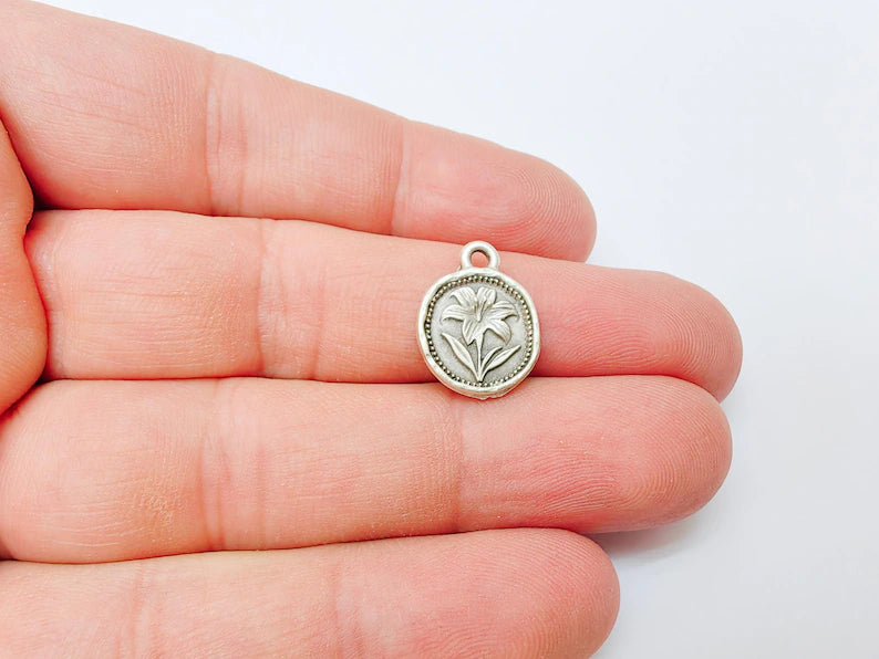4 Lily Flower Charm, Double Sided Botanical, Organic Shape Plant Charm, Nature Earring, Floral Tag, Antique Silver Plated 16x13mm G37324