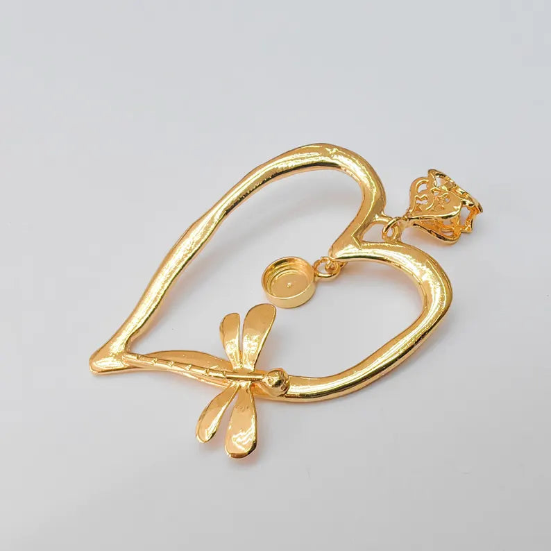 Heart Pendant Bezel with Dragonfly, Large Brass Pendant, 8mm Bezel Cup, 24k Shiny Gold, Jewelry Making Supplies, G37360