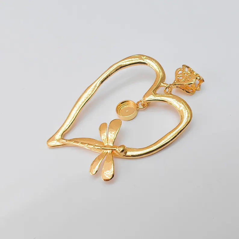 Heart Pendant Bezel with Dragonfly, Large Brass Pendant, 8mm Bezel Cup, 24k Shiny Gold, Jewelry Making Supplies, G37360