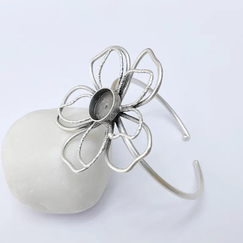 Flower Bracelet Bezel, Adjustable Cuff Bangle, Antique Silver Plated Brass, 14mm Bezel G37386