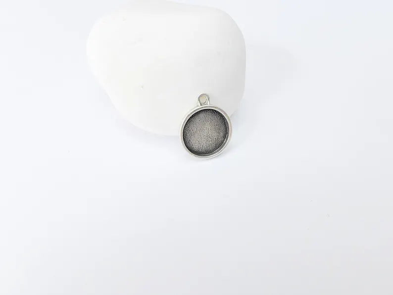 4 Round Bezel Pendant Charm, 12mm Setting Tray, 17x14mm Antique Silver Plated, Nickel Free Lead Free, G37406