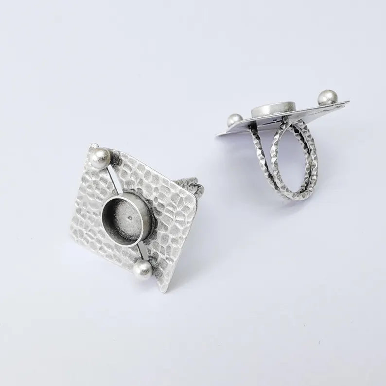 Adjustable Antique Silver Ring Base with 10mm Bezel, Hammered Brass Setting for DIY Jewelry, Textured Statement Ring G37412