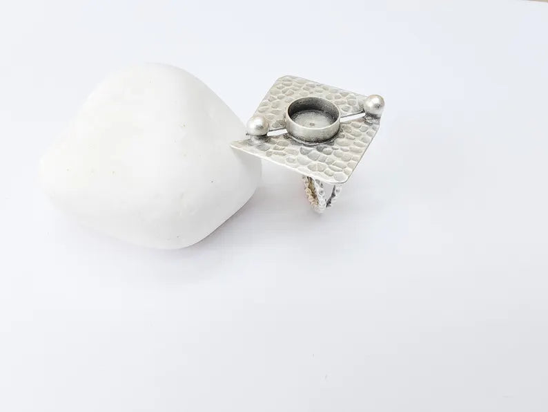 Adjustable Antique Silver Ring Base with 10mm Bezel, Hammered Brass Setting for DIY Jewelry, Textured Statement Ring G37412