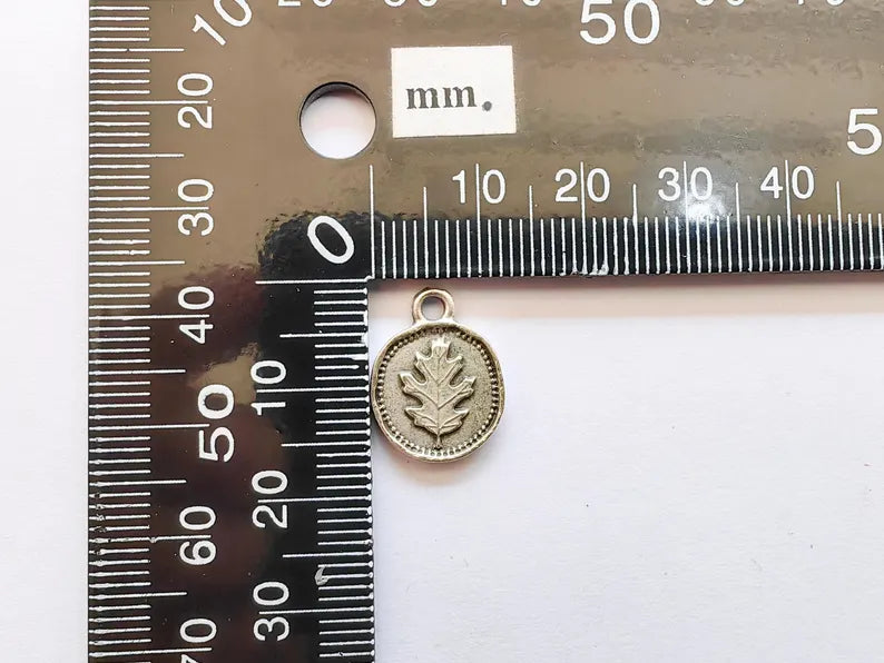 4 Oak Leaf Charm, Double Sided Pendant, Nature Jewelry Making Supplies, Antique Silver Plated, 16x12mm G37346