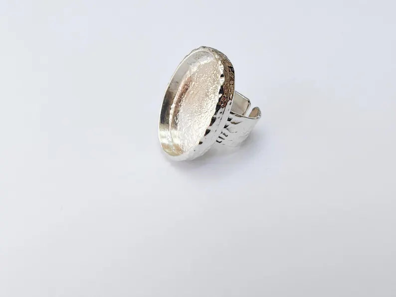 Adjustable Ring Base with 30x22mm Oval Bezel, Shiny Silver Plated Brass and Zamac, Nickel Free Lead Free, G37424