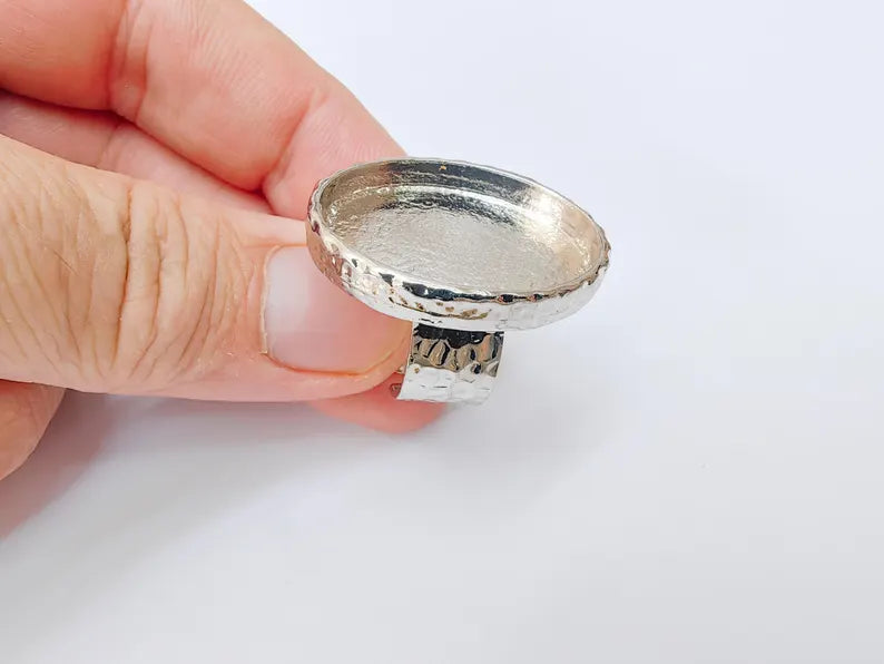 Adjustable Ring Base with 30x22mm Oval Bezel, Shiny Silver Plated Brass and Zamac, Nickel Free Lead Free, G37424