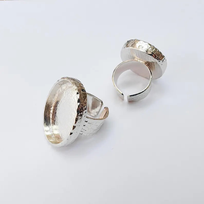 Adjustable Ring Base with 30x22mm Oval Bezel, Shiny Silver Plated Brass and Zamac, Nickel Free Lead Free, G37424