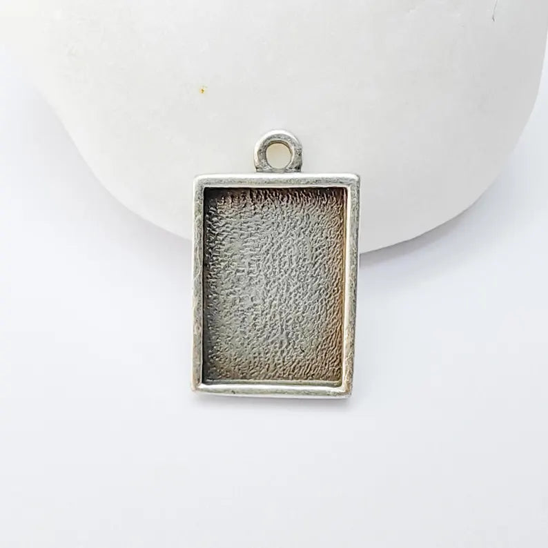 4 Rectangle Bezel Pendant Charm, 14x10mm Setting Tray, Antique Silver Plated, Zamac, Nickel Free Lead Free, G37453