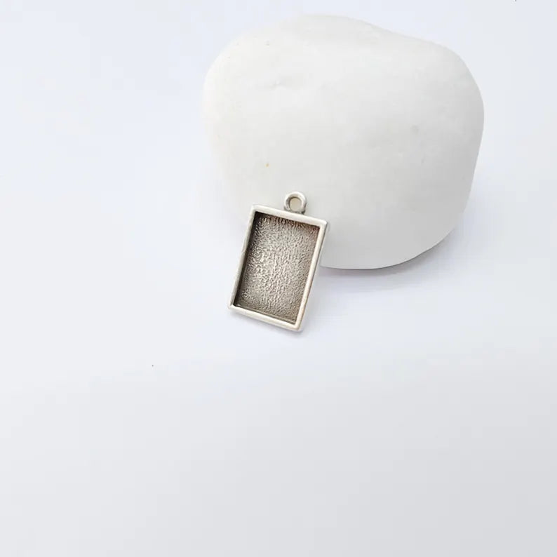 4 Rectangle Bezel Pendant Charm, 14x10mm Setting Tray, Antique Silver Plated, Zamac, Nickel Free Lead Free, G37453