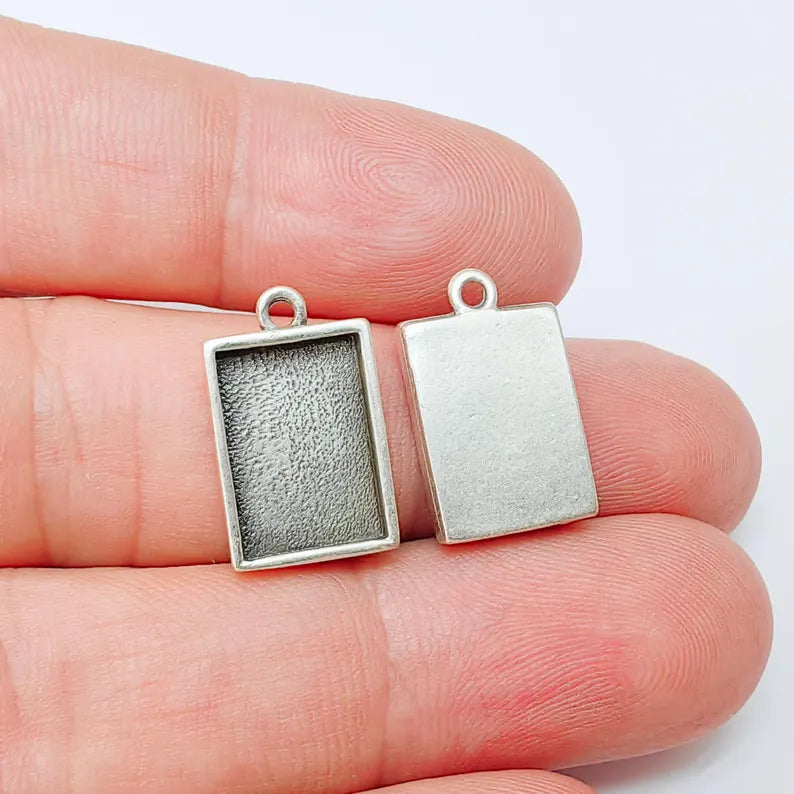 4 Rectangle Bezel Pendant Charm, 14x10mm Setting Tray, Antique Silver Plated, Zamac, Nickel Free Lead Free, G37453
