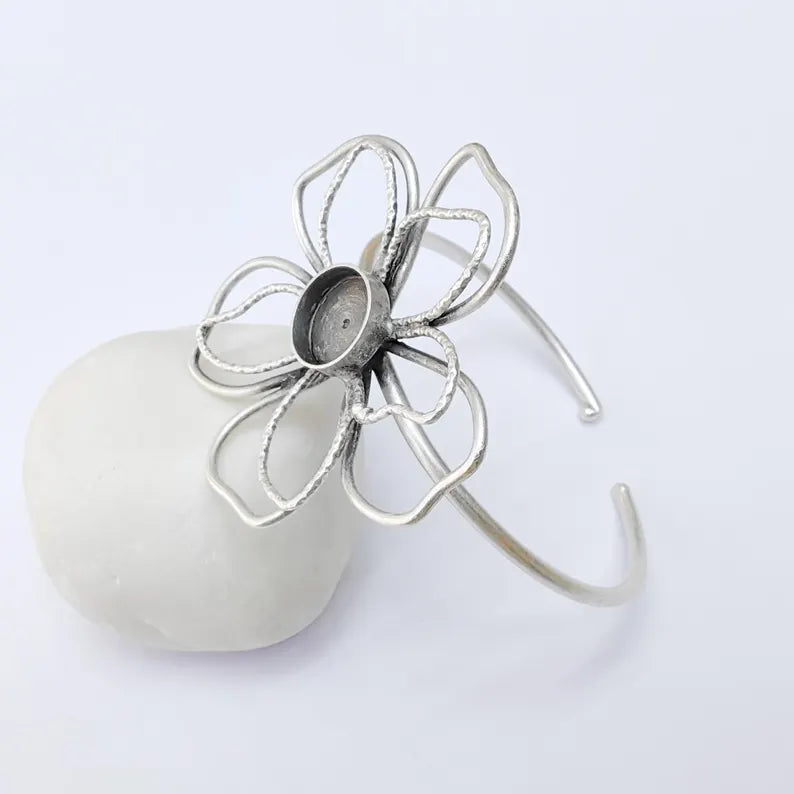 Flower Bracelet Bezel, Adjustable Cuff Bangle, Antique Silver Plated Brass, 14mm Bezel G37386
