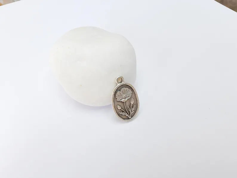 2 Poppy Flower Charm, Oval Pendant, Antique Silver Plated, 23x13mm, Double Sided Jewelry Making Supplies, Zamac G37397