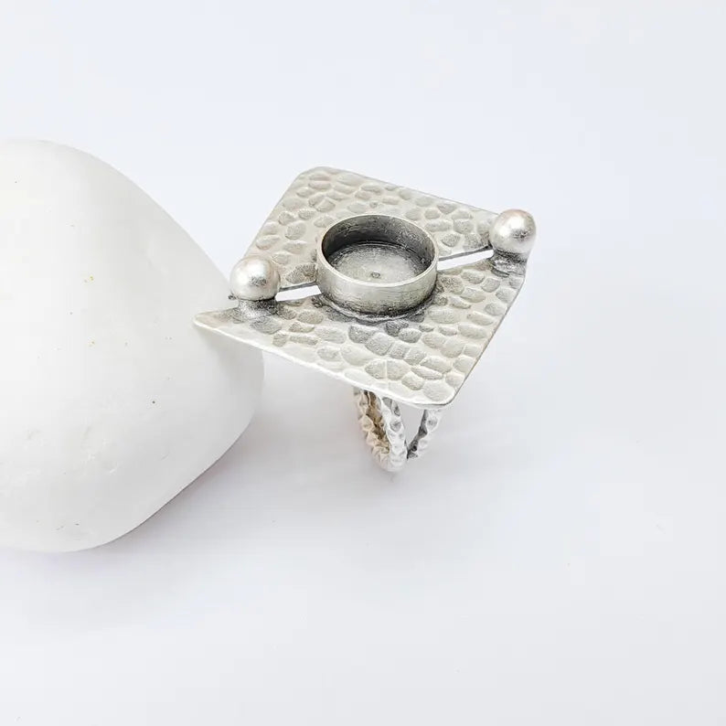 Adjustable Antique Silver Ring Base with 10mm Bezel, Hammered Brass Setting for DIY Jewelry, Textured Statement Ring G37412