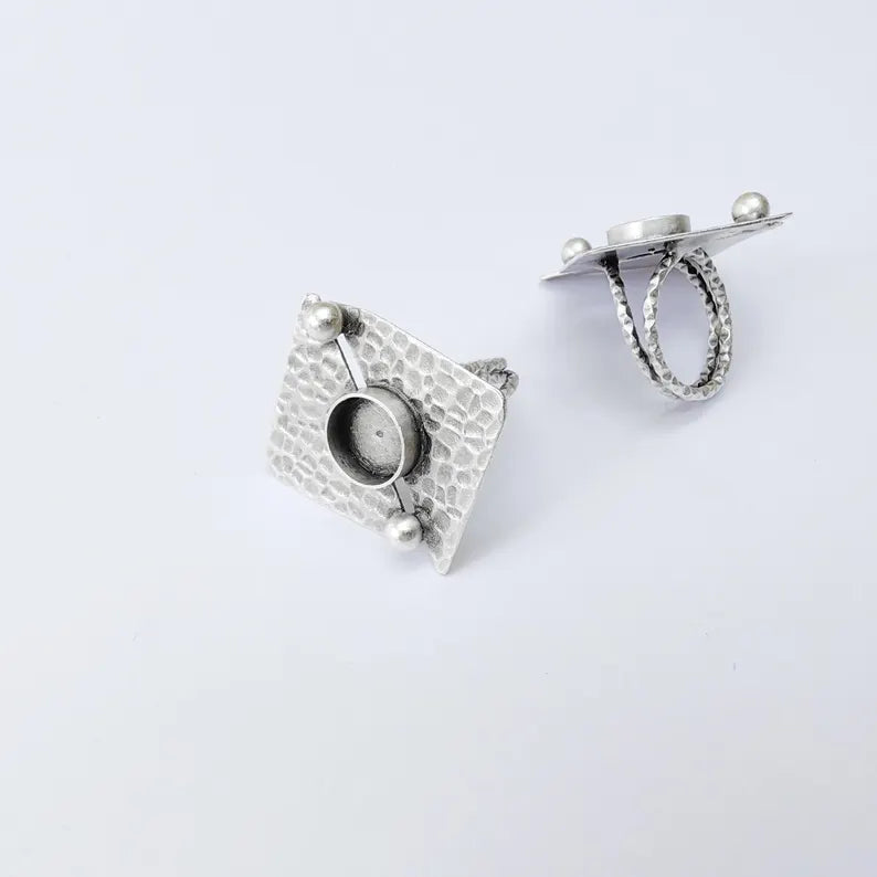 Adjustable Antique Silver Ring Base with 10mm Bezel, Hammered Brass Setting for DIY Jewelry, Textured Statement Ring G37412