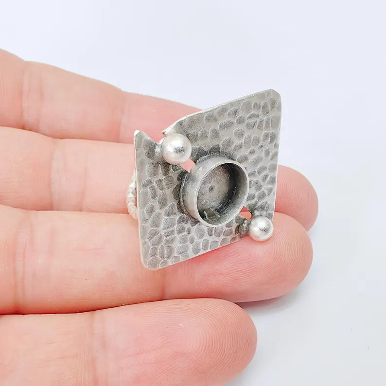 Adjustable Antique Silver Ring Base with 10mm Bezel, Hammered Brass Setting for DIY Jewelry, Textured Statement Ring G37412
