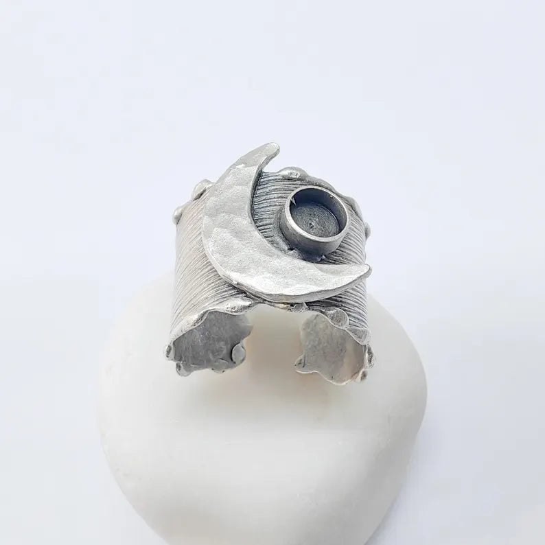 Crescent Moon Ring Base with 6mm Bezel, Celestial Jewelry Making Supplies, Adjustable Antique Silver Plated Brass, G37498