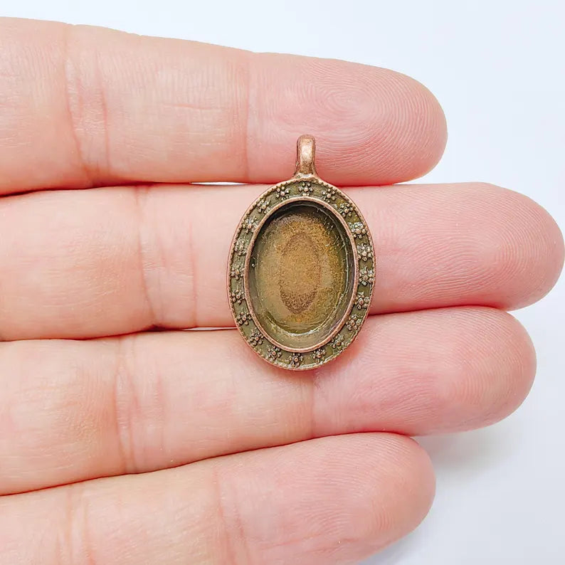 Oval Bezel Pendant, Jewelry Base for Cabochons and Resin Art, 29x18mm Setting with 18x13mm Bezel, Antique Copper Plated Zamac, G37503