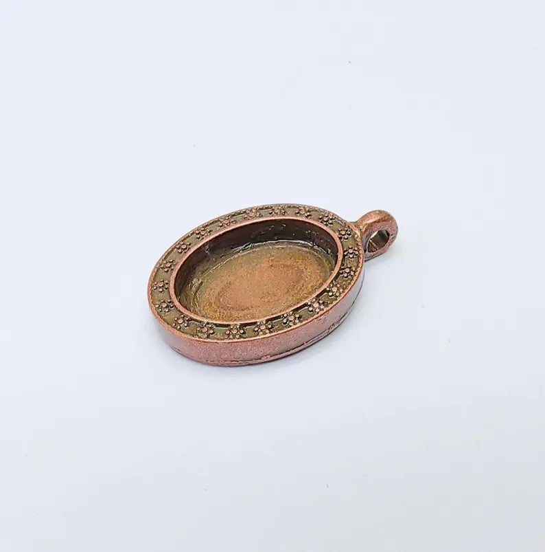 Oval Bezel Pendant, Jewelry Base for Cabochons and Resin Art, 29x18mm Setting with 18x13mm Bezel, Antique Copper Plated Zamac, G37503
