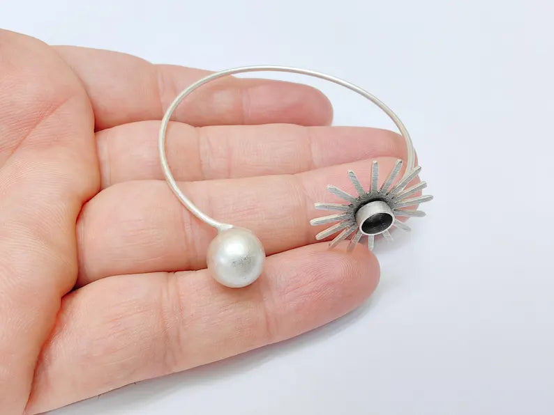 Sunburst Adjustable Bracelet, 8mm Bezel Setting Bangle, Antique Silver Plated Brass Jewelry Base for Cabochons, G37504
