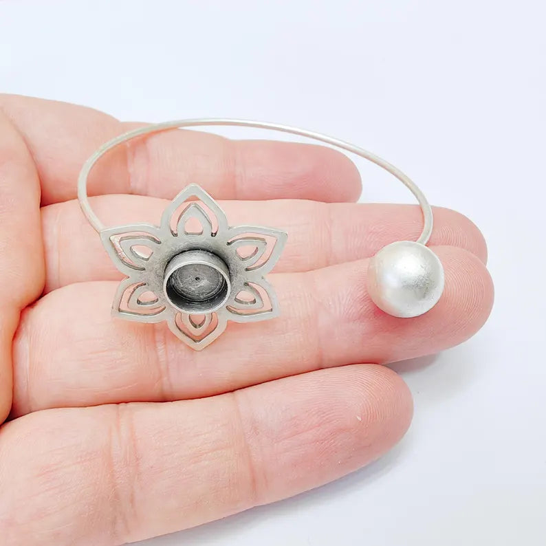 Lotus Flower Adjustable Bracelet, 8mm Bezel Setting Cuff Bangle, Antique Silver Plated Brass Jewelry Base for Cabochons, G37509