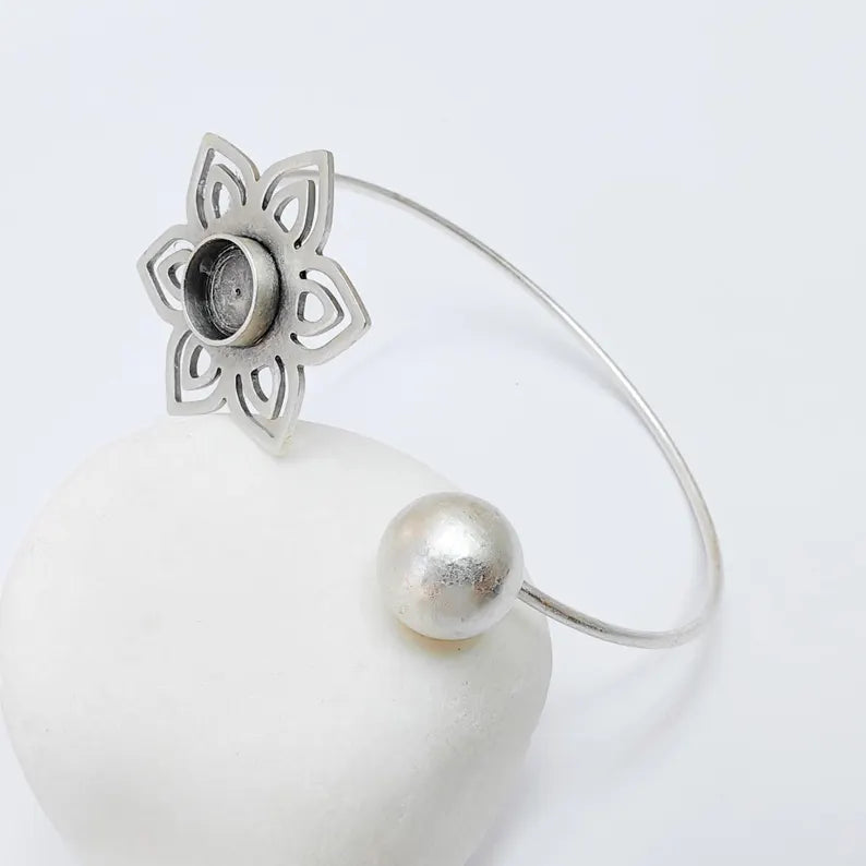 Lotus Flower Adjustable Bracelet, 8mm Bezel Setting Cuff Bangle, Antique Silver Plated Brass Jewelry Base for Cabochons, G37509