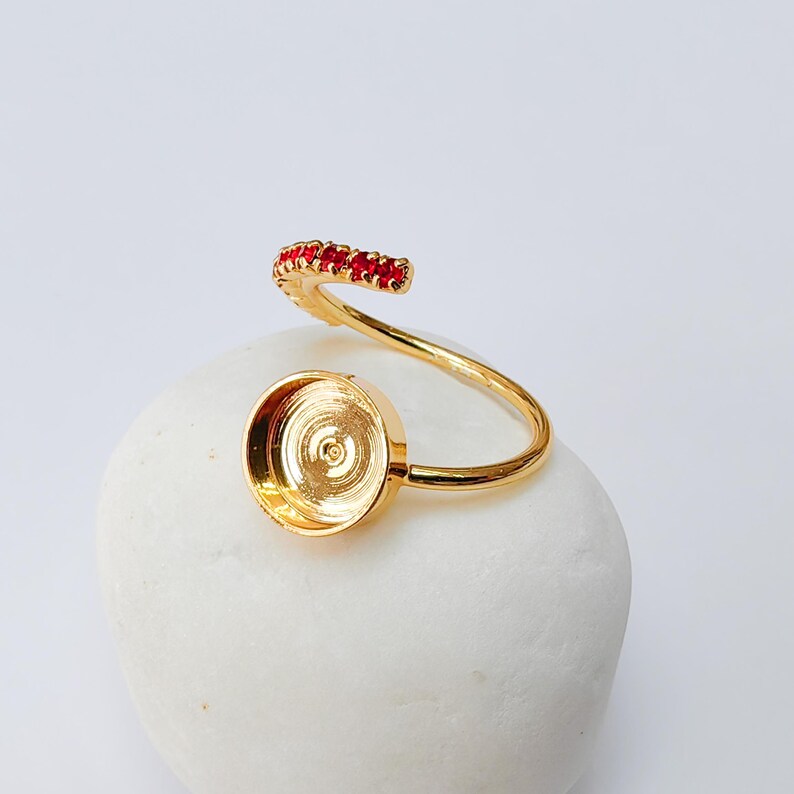 Adjustable Ring Bezel, 10mm Round Bezel Cup, Red Crystal, 24K Gold Plated, G37421