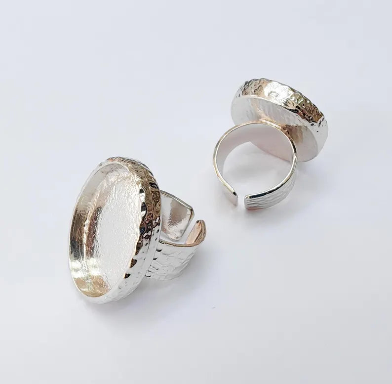 Adjustable Ring Base with 30x22mm Oval Bezel, Shiny Silver Plated Brass and Zamac, Nickel Free Lead Free, G37424