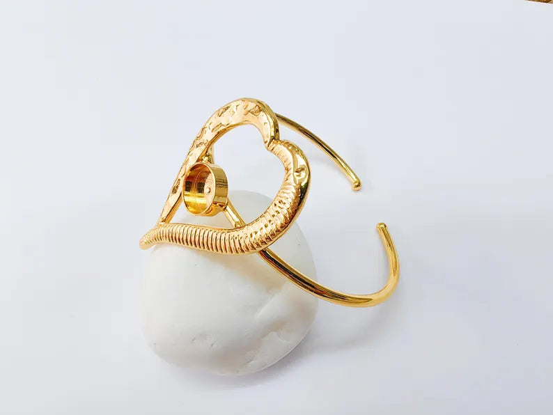 Adjustable Heart Bracelet with 10mm Bezel, Shiny Gold Plated Brass, Nickel Free Lead Free, Jewelry Making Supplies, G37426