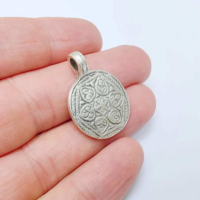 Round Pendant, Antique Pattern Charm, Boho Geometric Medallion, Nature Inspired Jewelry Finding, 30x22mm, G37530