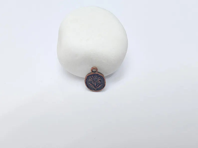 4 Lily Flower Charm, Double Sided Botanical, Organic Shape Plant Charm, Nature Earring, Floral Tag, Antique Copper Plated 16x13mm G37490