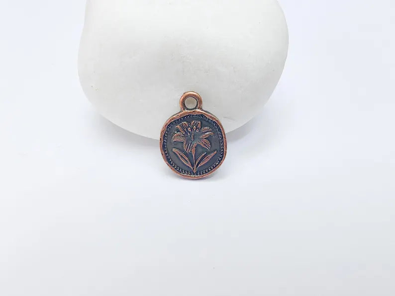 4 Lily Flower Charm, Double Sided Botanical, Organic Shape Plant Charm, Nature Earring, Floral Tag, Antique Copper Plated 16x13mm G37490