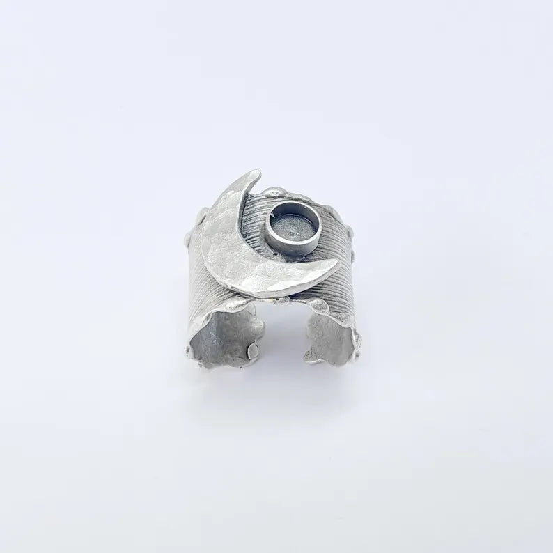 Crescent Moon Ring Base with 6mm Bezel, Celestial Jewelry Making Supplies, Adjustable Antique Silver Plated Brass, G37498