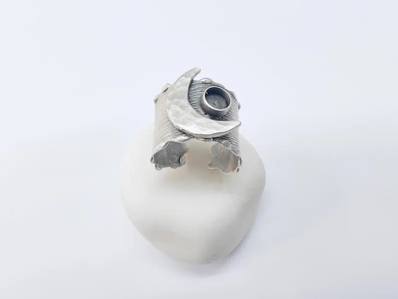 Crescent Moon Ring Base with 6mm Bezel, Celestial Jewelry Making Supplies, Adjustable Antique Silver Plated Brass, G37498