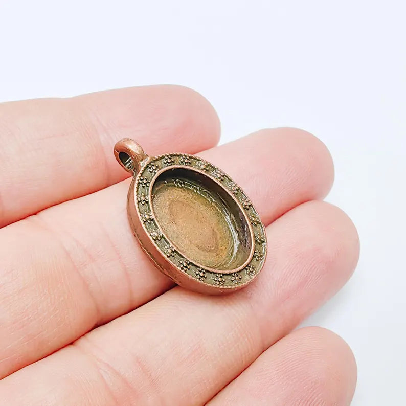 Oval Bezel Pendant, Jewelry Base for Cabochons and Resin Art, 29x18mm Setting with 18x13mm Bezel, Antique Copper Plated Zamac, G37503