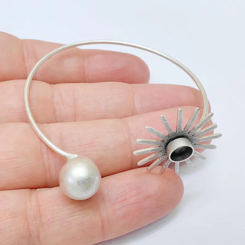 Sunburst Adjustable Bracelet, 8mm Bezel Setting Bangle, Antique Silver Plated Brass Jewelry Base for Cabochons, G37504