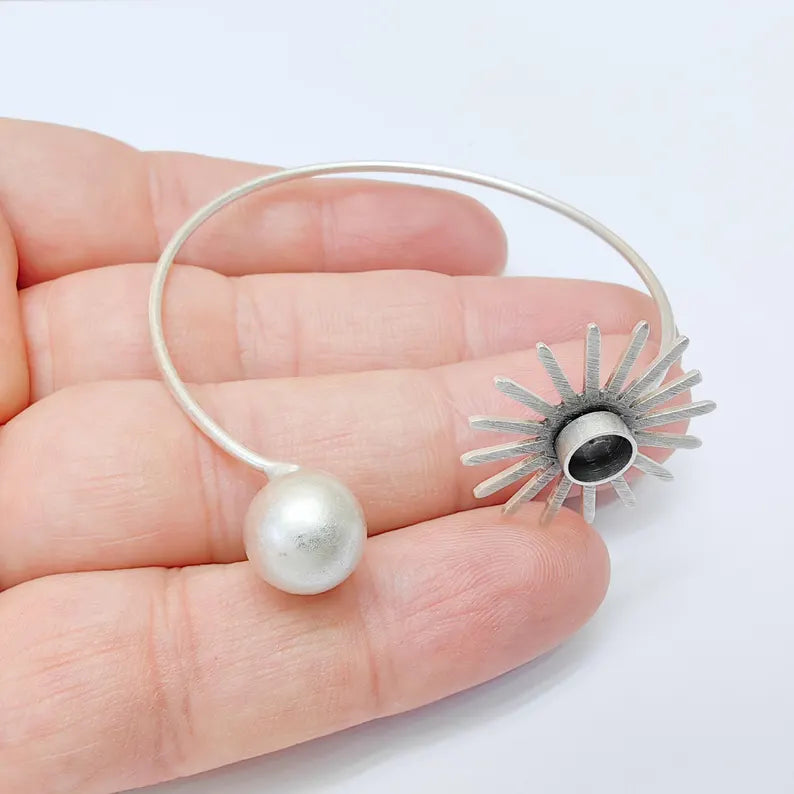 Sunburst Adjustable Bracelet, 8mm Bezel Setting Bangle, Antique Silver Plated Brass Jewelry Base for Cabochons, G37504