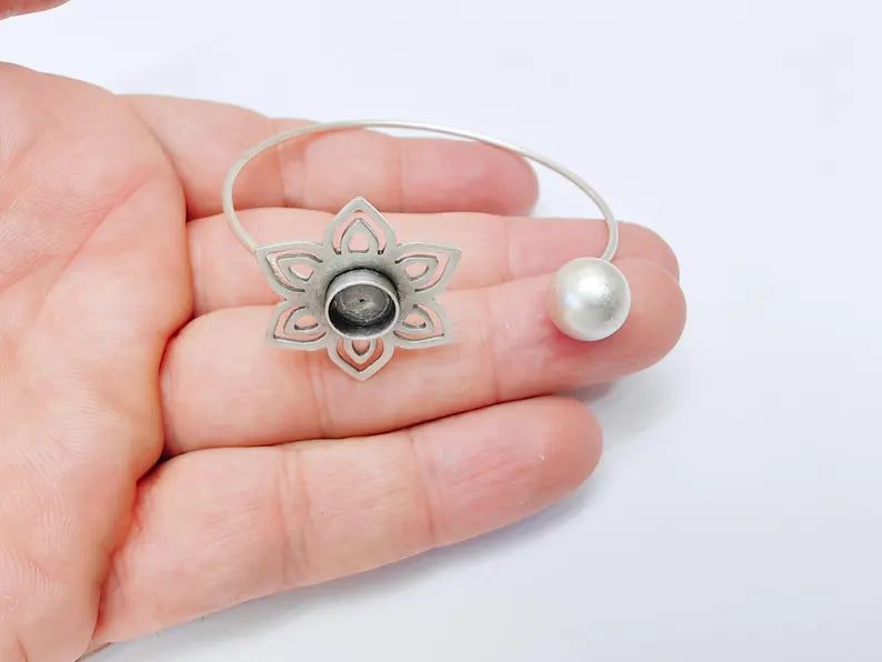 Lotus Flower Adjustable Bracelet, 8mm Bezel Setting Cuff Bangle, Antique Silver Plated Brass Jewelry Base for Cabochons, G37509