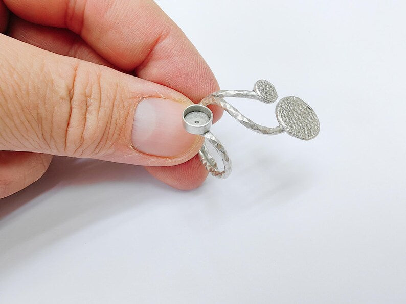 Hammered Adjustable Ring Base with 6mm Bezel, Textured Brass Band for Cabochon Jewelry G37526