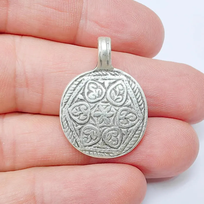 Round Pendant, Antique Pattern Charm, Boho Geometric Medallion, Nature Inspired Jewelry Finding, 30x22mm, G37530