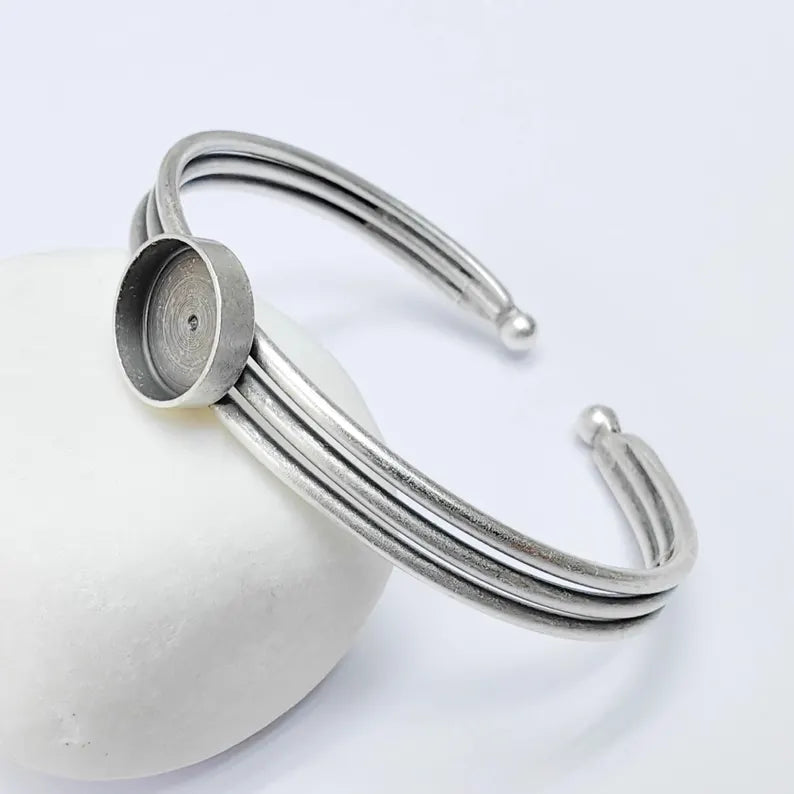 Round Cabochon Bracelet Base, 12mm Bezel, Adjustable Open Cuff, Antique Silver Plated Brass G37558