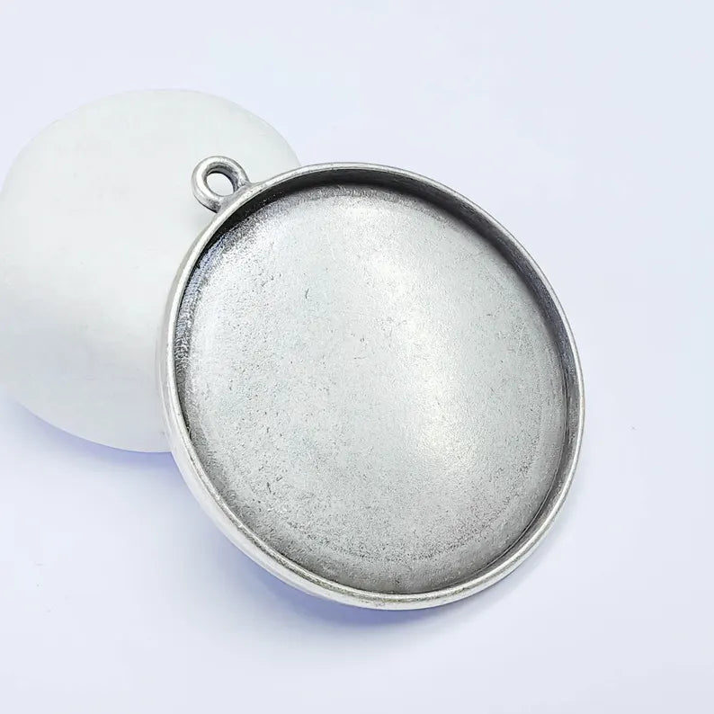Large Round Pendant Blanks, Resin Bezel Bases, Mountings, Antique Silver Plated 50 mm G37597
