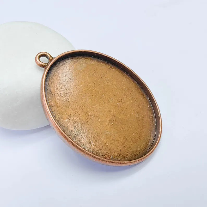 Large Oval Pendant Blanks, Resin Bezel Base, Mosaic Mountings, Antique Copper Plated 50x40mm G37600