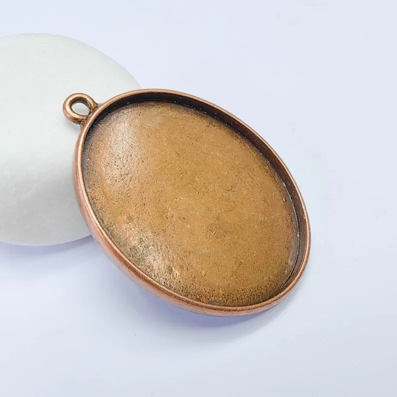 Large Oval Pendant Blanks, Resin Bezel Base, Mosaic Mountings, Antique Copper Plated 50x40mm G37600