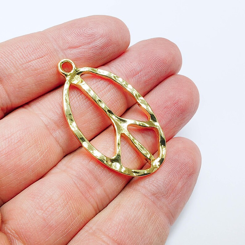 Peace Symbol Oval Pendant, 42x24mm Hammered Openwork Charm, 24k Shiny Gold, G37568