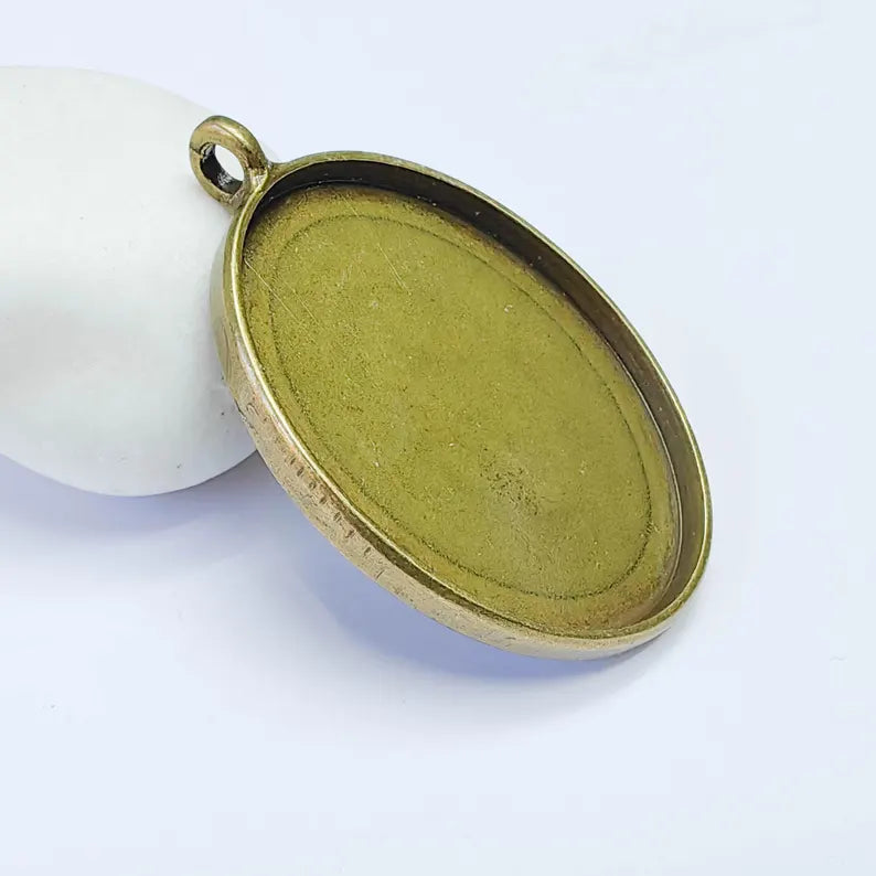 Large Oval Pendant Blanks, Resin Bezel Base, Mosaic Mountings, Antique Bronze Plated 50x40mm G37603