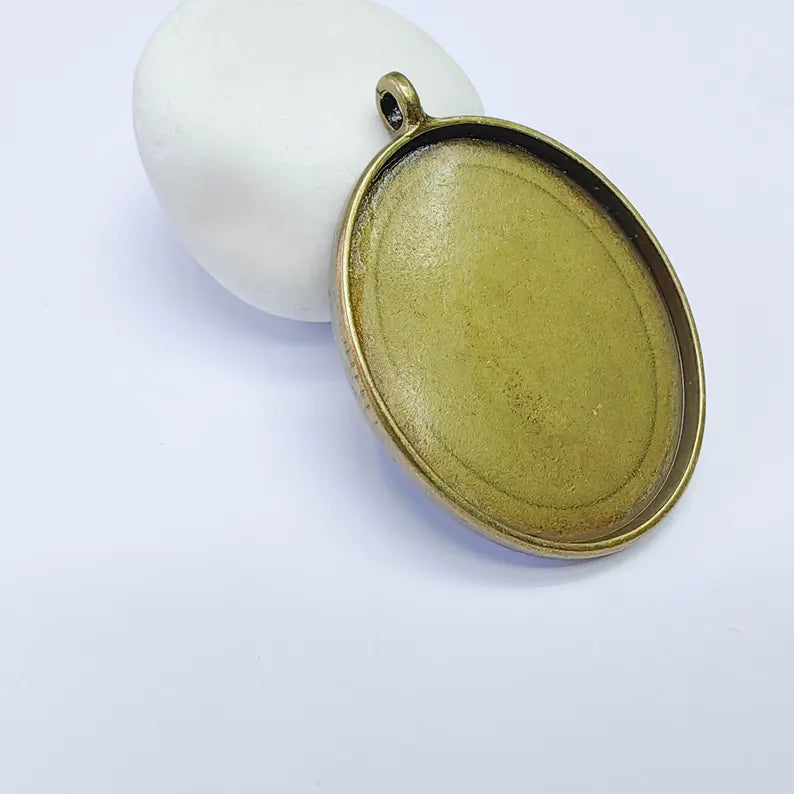 Large Oval Pendant Blanks, Resin Bezel Base, Mosaic Mountings, Antique Bronze Plated 50x40mm G37603