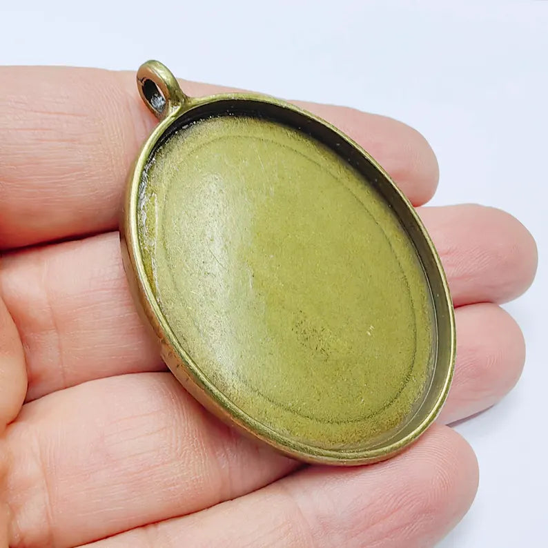 Large Oval Pendant Blanks, Resin Bezel Base, Mosaic Mountings, Antique Bronze Plated 50x40mm G37603