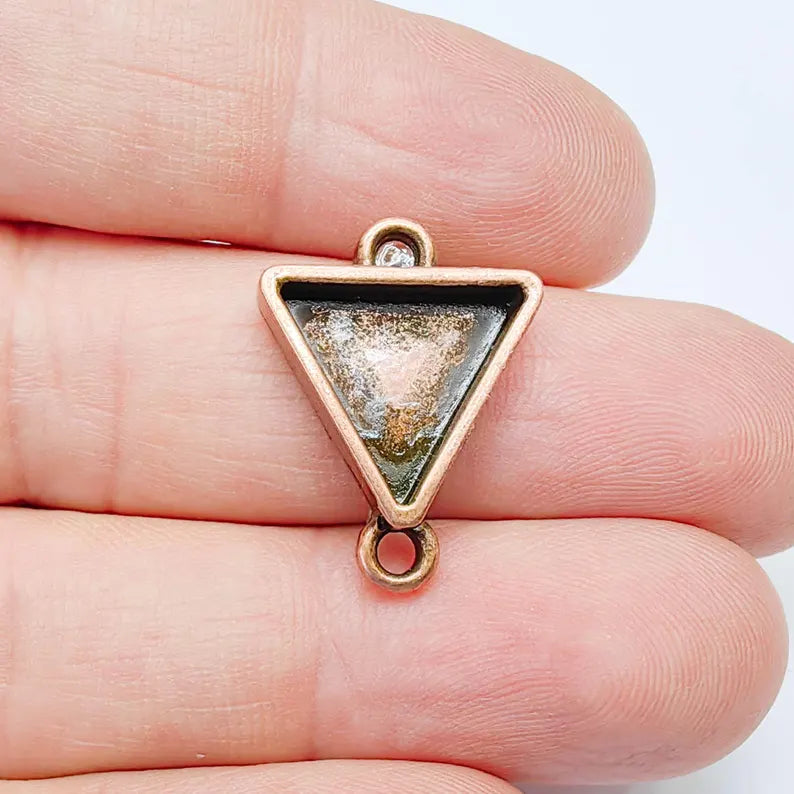 Triangle Pendant Blank, 15mm Bezel, Antique Copper, Double Loop Connector, G37604