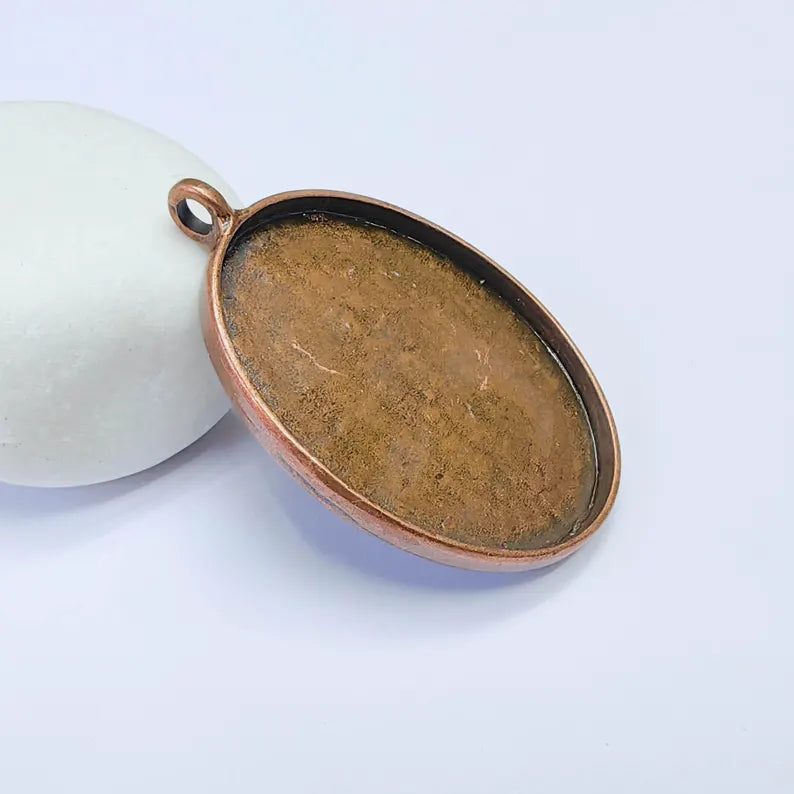 Large Oval Pendant Blanks, Resin Bezel Base, Mosaic Mountings, Antique Copper Plated 50x40mm G37606